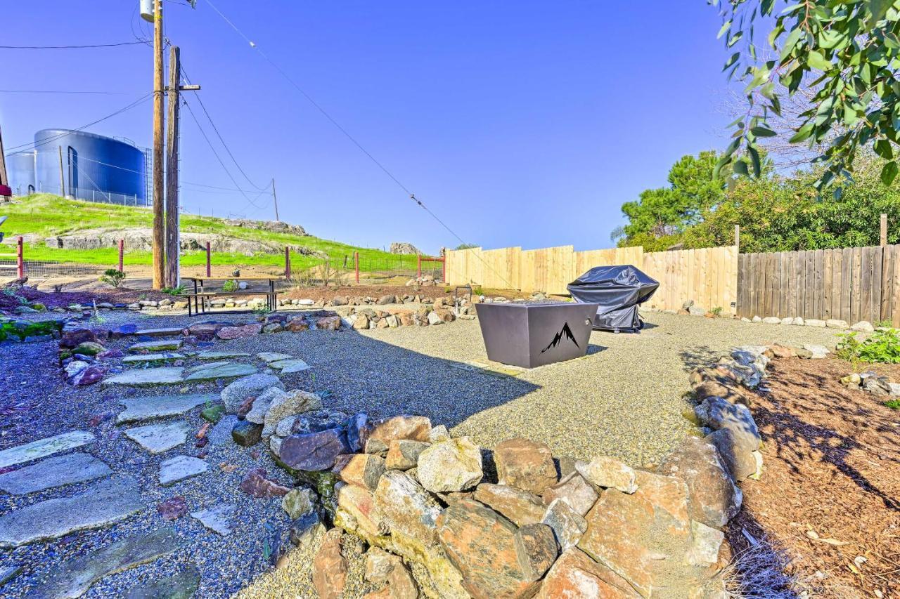 Peaceful Ranch Home With Sierra Nevada Views Woodlake Exterior foto